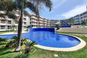 ELEGANTE 2 QUARTOS, TÉRREO NASCENTE, 6 PESSOAS, Condomínio com Piscina, LAZER COMPLETO, Academia, Ar na Sala, PERFEITO PARA FAMÍLIA COM CRIANÇAS, Cozinha Super Completa, Máquina Lava e Seca, WIFI TOP,